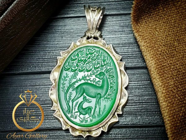 مدال گردنی خطی عقیق سبز ذکر شریف السلطان ابالحسن علی بن موسی الرضا یا ضامن آهو یا امام رضا (ع)